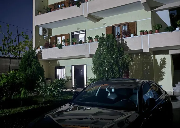 Cozy Close To The Airport Homestay szállás